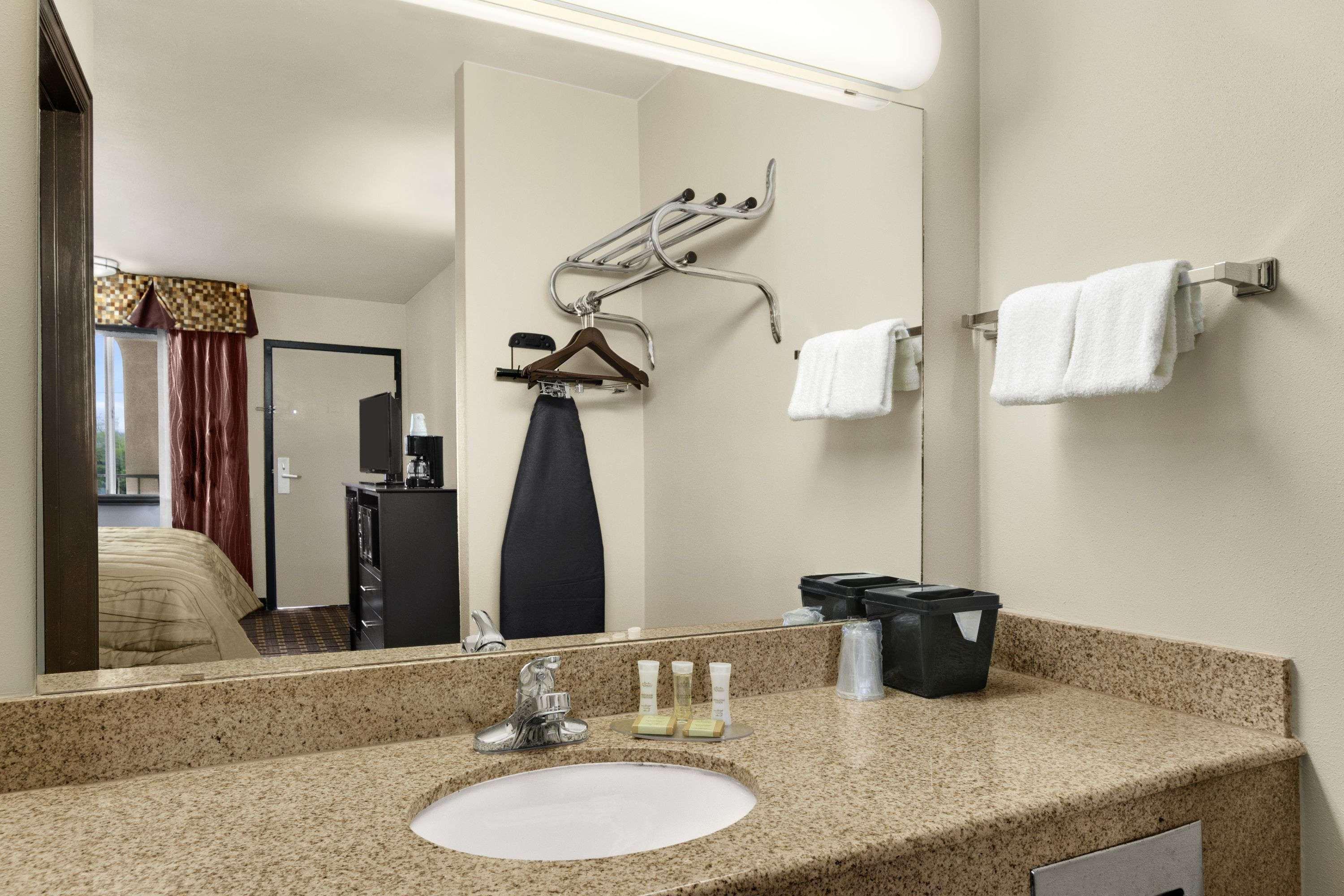 Super 8 By Wyndham Fort Worth Tx Quarto foto